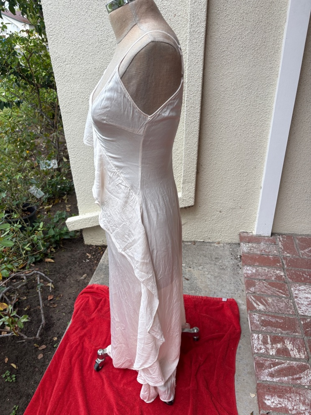 LPA beautiful silky feeling slip dress w/ adjustable straps & slit up the back. - Picture 3 of 9